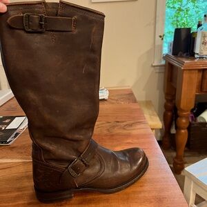 Veronica slouch Frye boots. Dark brown in color. The fit is just under the knee